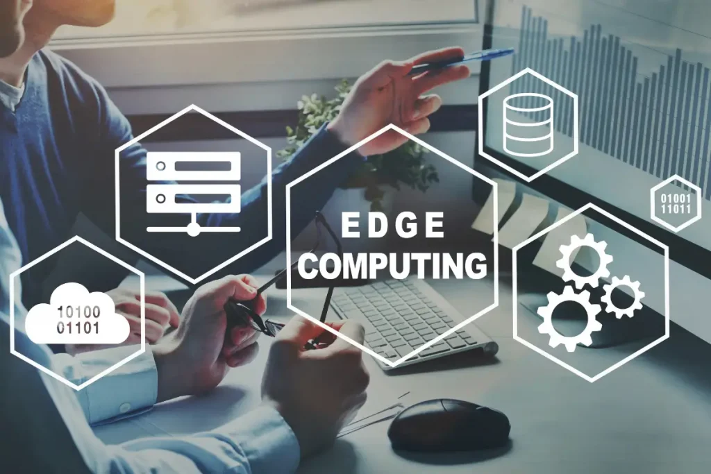 Profissionais discutindo Edge Computing com ícones de servidor, nuvem e engrenagens sobrepostos na tela